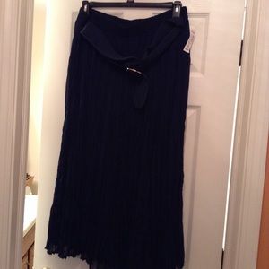 Roz & Ali long navy gauze like, belted skirt, NWT